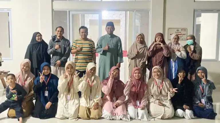 Foto Keberangkatan Santriwati Ishlahul Ummah ke Thailand